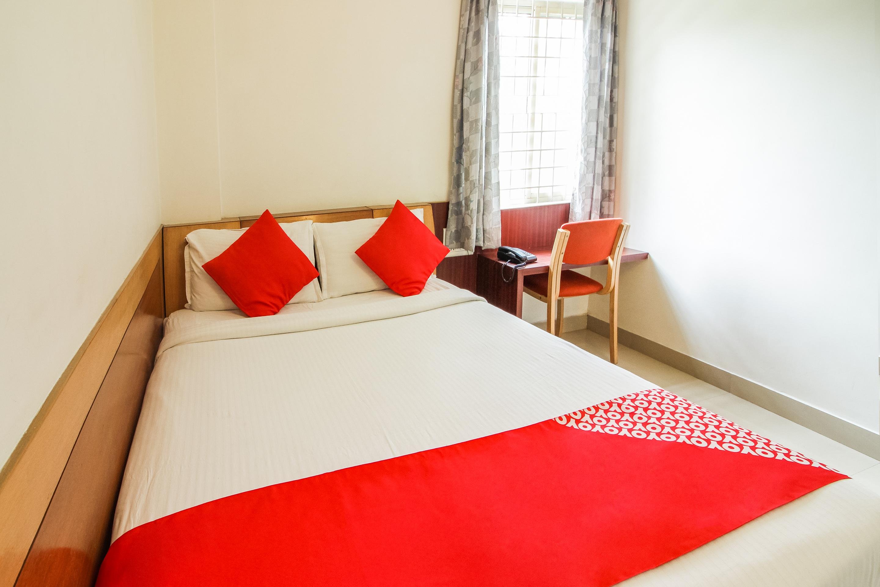 Hotel White Parrot Májszúr Kültér fotó
